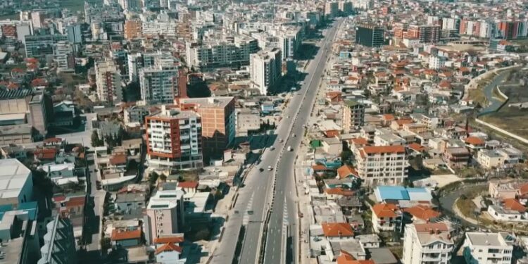 Rivlerësimi i pronave mbetet pezull, vonesat në miratimin e nismës ligjore kanë futur në ngërç shitblerjet