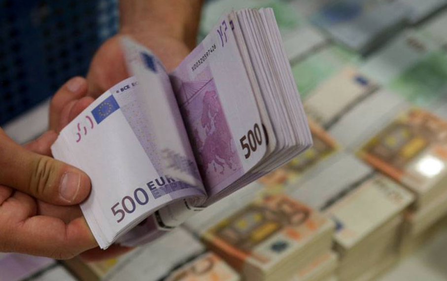 Rekordi i remitancave, emigrantët sollën gjysmë miliard euro pranë familjeve