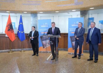 Akademiku i njohur Anastas Angjeli promovon  librin “Institucionet e Bretton Woods dhe Shqipëria