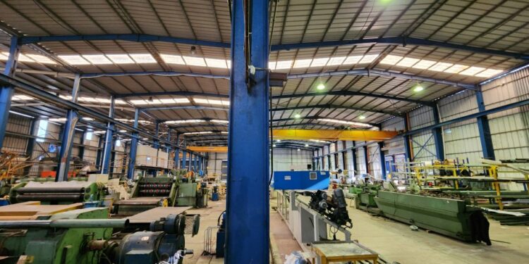 Besimi në ekonomi, rritet tek industria, ndërtimi dhe shërbimet. Në rënie tek tregtia