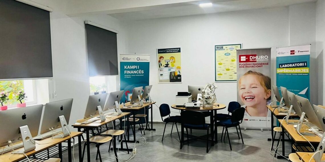 Një tjetër investim për arsimin shqiptar nga platforma SMILE.al!