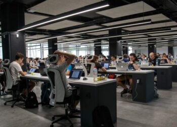 Sektori call center humbet “shkëlqimin”. Ulet numri me 50%, tkurrje edhe numri i punonjësve