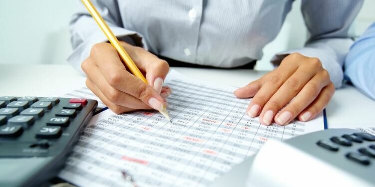 Merrni mbi 100 mijë lekë bruto në muaj? Nga 2025 do të plotësoni deklaratën e të ardhurave individuale