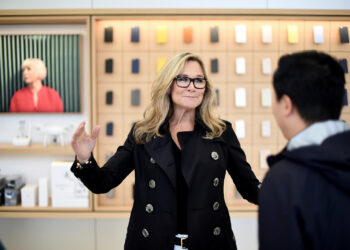 Si të arrini sukses në punë, sipas drejtoreshës më të paguar në Apple