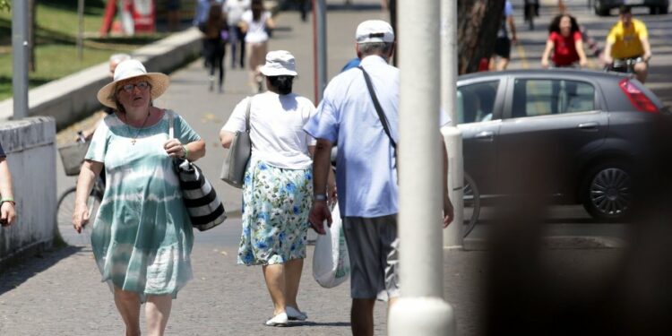 Shqiptarët e varfër, shpenzojnë 40% të buxheteve për ushqim