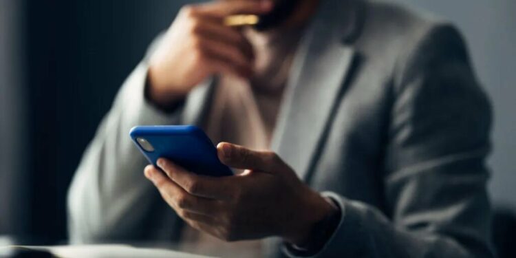 Facebook dhe Instagram nisin një goditje ndaj reklamave mashtruese që përdorin imazhin e personave të famshëm