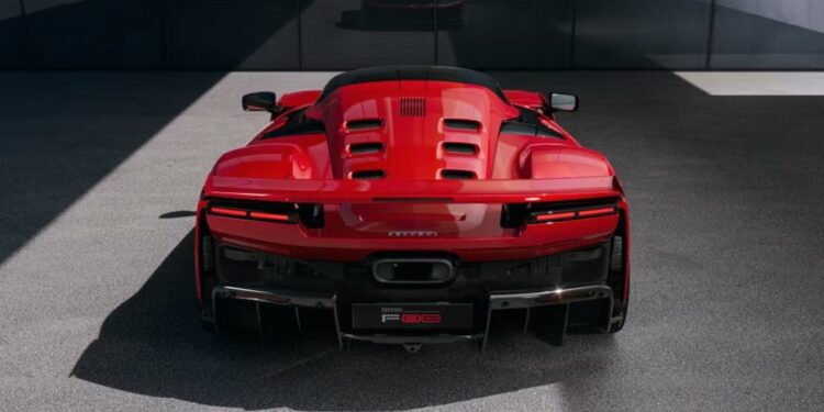 Ferrari prezanton makinën më të fuqishme të historisë së tij