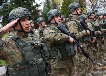 Qeveria “hap thesin” për Forcat e Armatosura, deri në 40.000 lekë shtesë mbi pagën, ja kush përfiton