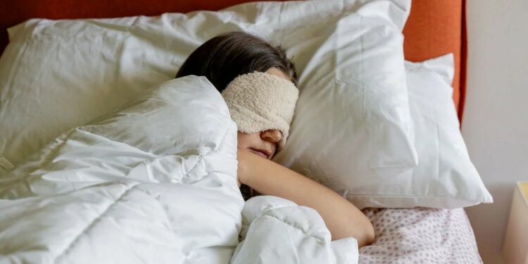 Një gjumë i mirë në fundjavë, ilaç për zemrën tuaj?!