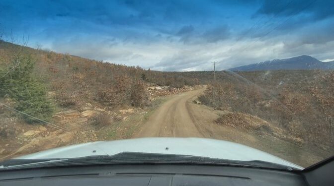 Investimet në kufi, qeveria e Kosovës po asfalton rrugët që e lidhin me Hasin