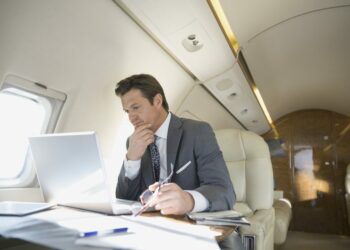 8 rregulla që do t’ju ndihmojnë të bëheni milioner