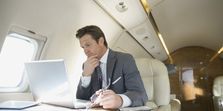 8 rregulla që do t’ju ndihmojnë të bëheni milioner