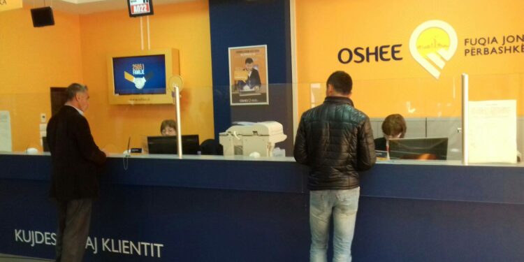 Borxhet e energjisë, qytetarët i paguajnë, institucionet i shtojnë