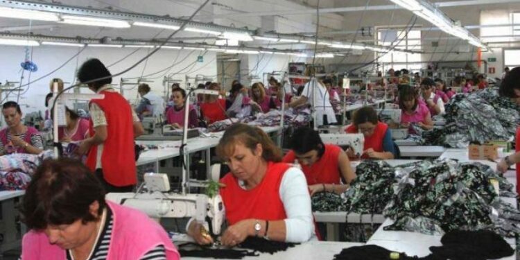 Mungesat në tregun e punës, 5200 vende punë të lira në të gjithë Shqipërinë