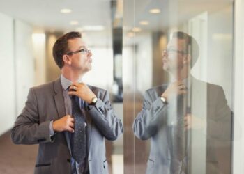 8 shenja se ke një shef narcist – Të rrini apo të largoheni