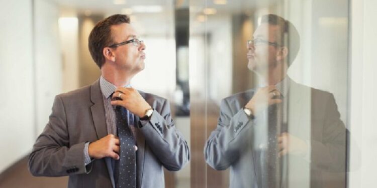 8 shenja se ke një shef narcist – Të rrini apo të largoheni