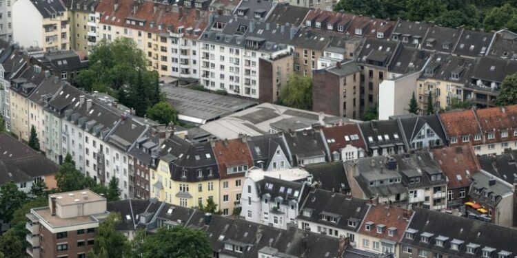 Po kërkoni të blini prona në Europë? Ja ku ndodhen taksat më të larta dhe më të ulëta