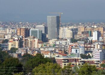 Zvarritja e nismës për rivlerësimin, agjentët imobiliarë në alarm: Tregu i pronave në kolaps