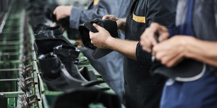 RAPORTI/ Shqiptarët, me tatimin më të lartë mbi pagën në rajon