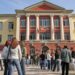 Në kërkim të një strehe, çmimet e larta të qirave shtyjnë studentët drejt konvikteve