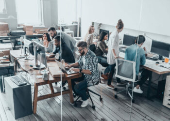 4 arsye pse punonjësit duhet të punojnë së bashku në të njëjtën zyrë