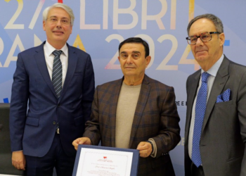 Presidenti i Universitetit Mesdhetar të Shqipërisë vlerësohet me çmimin e karrierës në panairin e librit