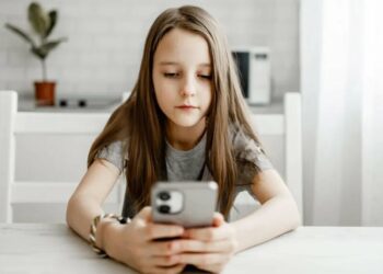 Australia planifikon ndalimin e mediave sociale për moshat nën 16 vjeç