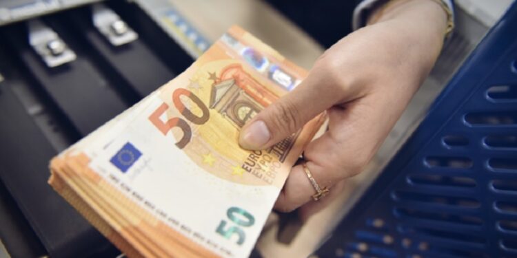 Viti “i artë” i bankave, vetëm nga interesat siguruan 700 milionë euro