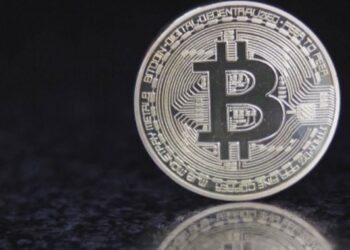 Bitcoin i afrohet 100 mijë dollarëve, në rritje dhe kriptomonedhat e tjera. Shkak, fitorja e Trump