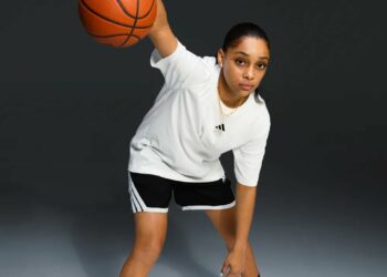 Adidas nënshkruan marrëveshje historike me basketbollisten e re të shkollës së mesme për vajza