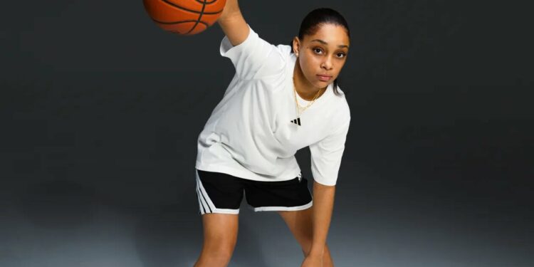 Adidas nënshkruan marrëveshje historike me basketbollisten e re të shkollës së mesme për vajza