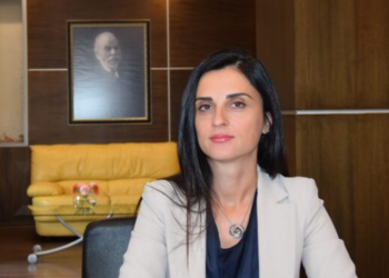 Kryebashkiakja e Durrësit i rrit rrogën vetes me 100 mijë lekë