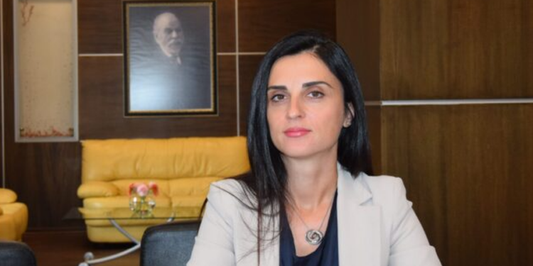 Kryebashkiakja e Durrësit i rrit rrogën vetes me 100 mijë lekë