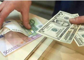 Rreth 4 mld euro qarkullojnë jashtë bankave! Rekordi historik u regjistrua në kulmin e sezonit turistik