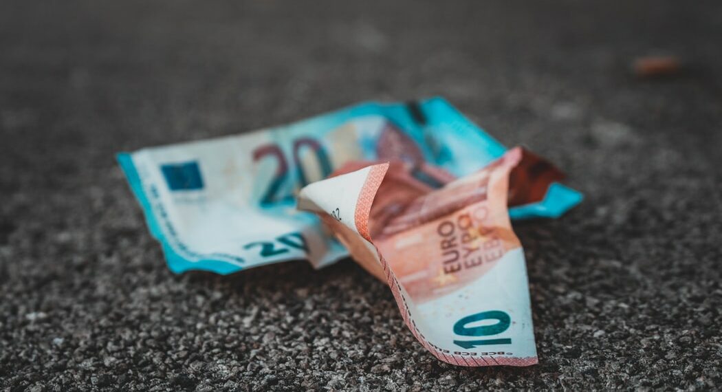 Evitoni shpenzimin e tepruar të parave