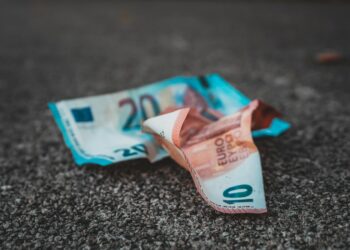 Evitoni shpenzimin e tepruar të parave