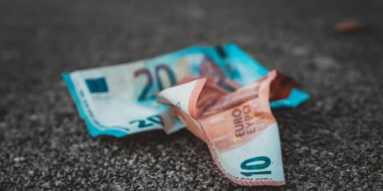 Evitoni shpenzimin e tepruar të parave