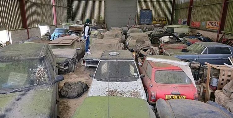 Një thesar i fshehur në magazinë, zbulohen Bentley, Jaguar, Porsche dhe Rolls-Royce me vlerë mbi 1 milionë paund