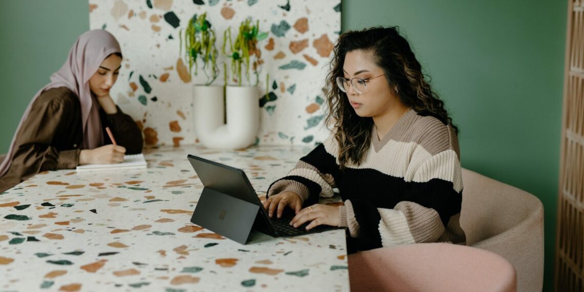 Vetëm 1/8 e grave negociojnë ofertat e punës