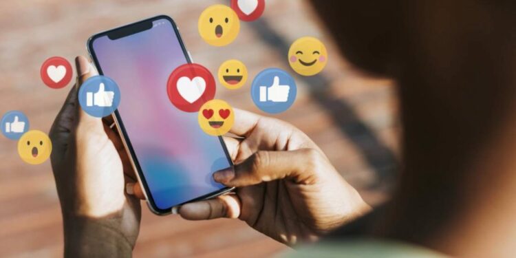 Gati gjysma e të rinjve të BE-së janë të ekspozuar ndaj abuzimit në internet, zbulon një raport i ri