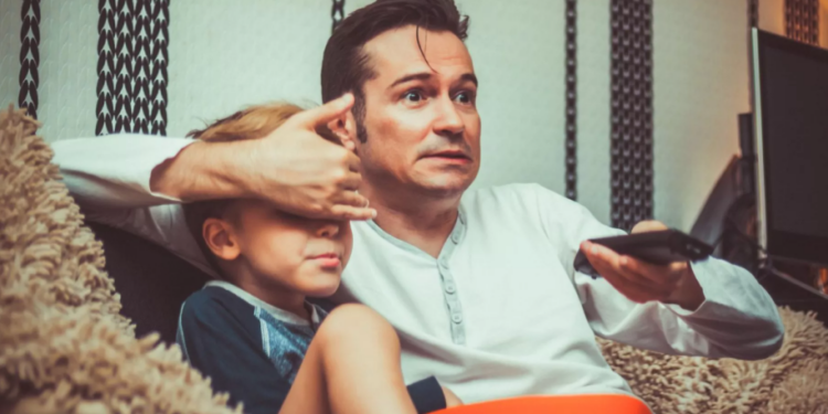 Zbulohet frika më e madhe e prindërve për atë që fëmijët hasin në internet