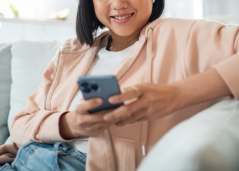 Si të përmirësojmë shëndetin mendor përmes medias sociale: Këshilla për një qasje më të shëndetshme online