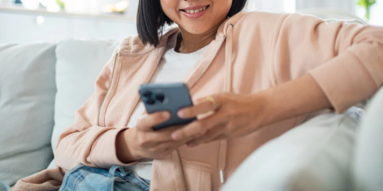 Si të përmirësojmë shëndetin mendor përmes medias sociale: Këshilla për një qasje më të shëndetshme online