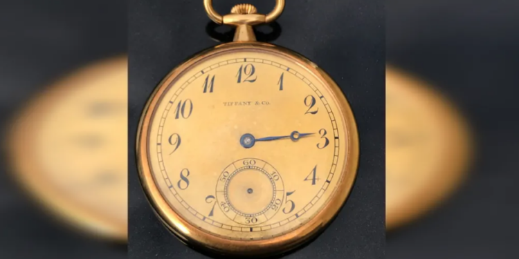 Ora e dhënë heroit të Titanikut shitet për 1.5 milionë funte