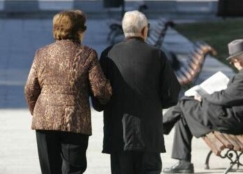 “Nuk mbahet shtëpia me miell hua”, pensionistët “të ngopur” me bonuset, pensioni nuk ju mjafton