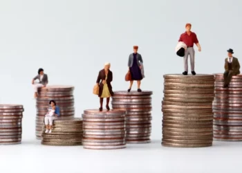 Antiinformaliteti, 9 mijë biznese rrisin pagat – Të ardhurat shtohen me 13 mln euro. Mbi 37 mijë subjekte të tjera në shënjestër