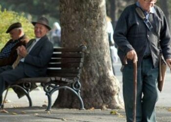 Qeveria po diskuton përshpejtimin e rritjes së moshës së pensionit