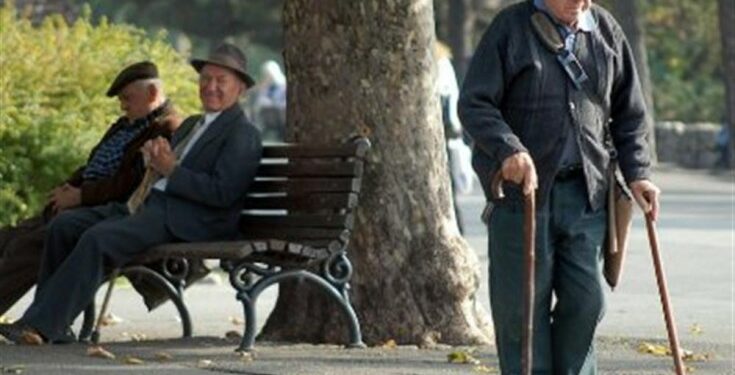 Qeveria po diskuton përshpejtimin e rritjes së moshës së pensionit