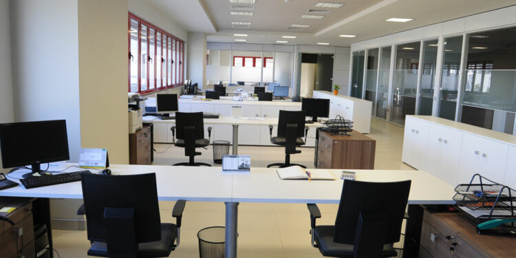 Nuk ka punonjës, në treg 5500 vende të lira pune, edhe me paga të larta