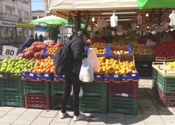 Bie inflacioni, por çmimet e ushqimeve mbeten të shtrenjta